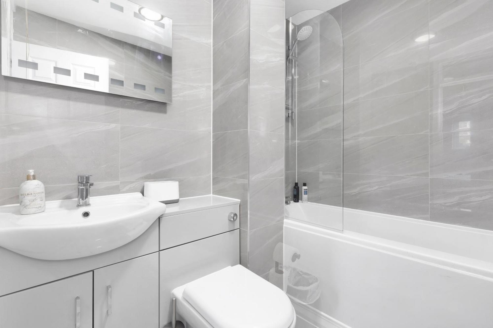Waterside 4 Bed Apartment London Ngoại thất bức ảnh