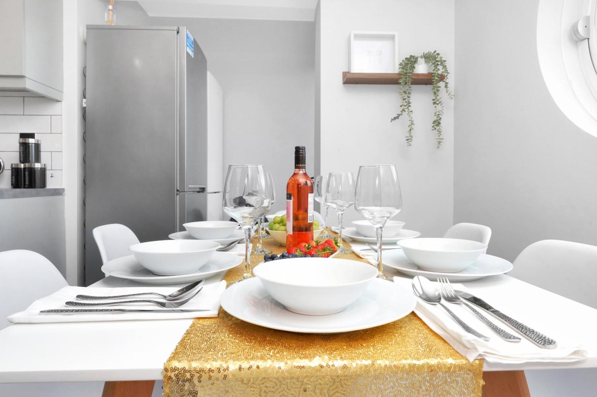 Waterside 4 Bed Apartment London Ngoại thất bức ảnh